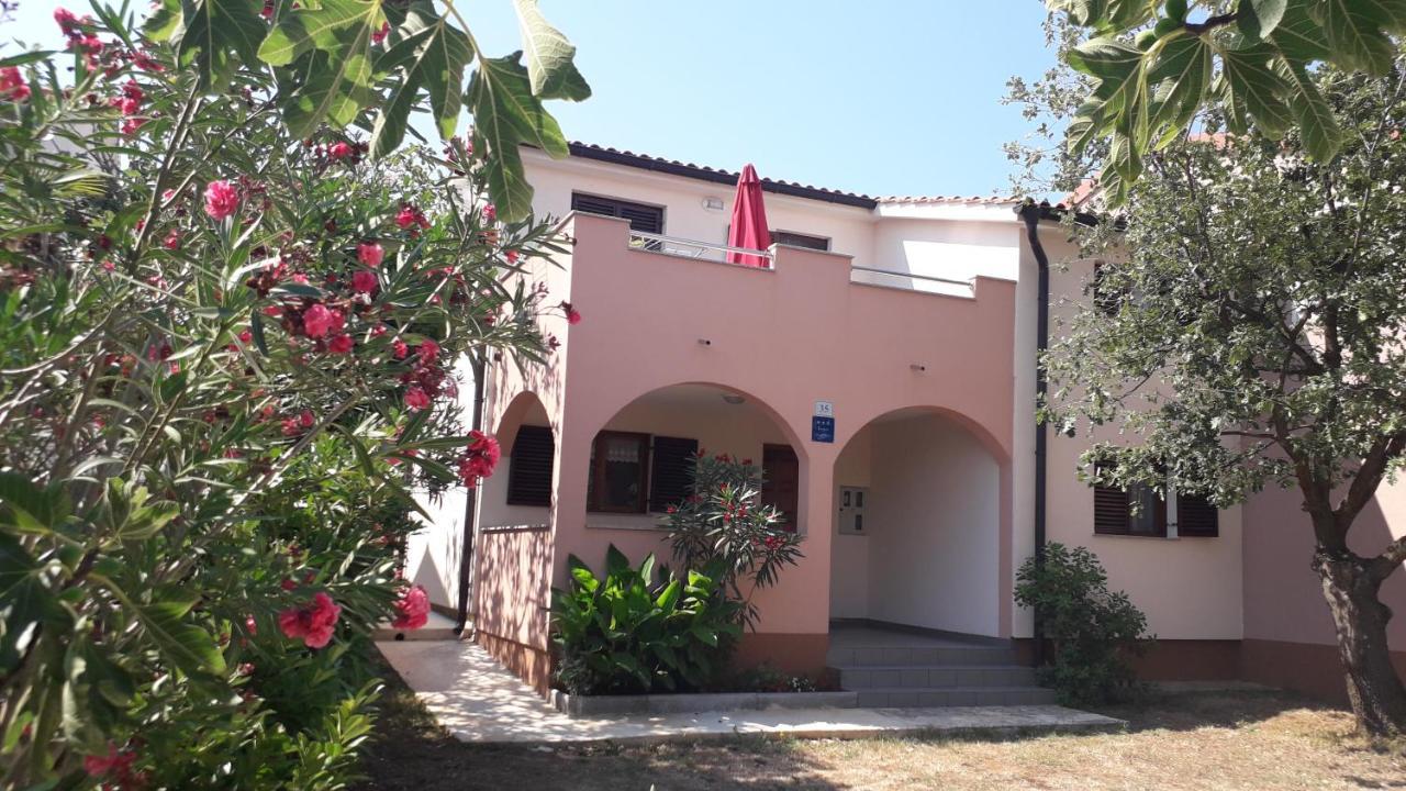 Apartmani Mia Liznjan Bagian luar foto