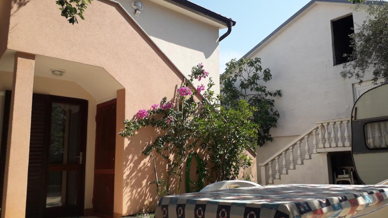 Apartmani Mia Liznjan Bagian luar foto