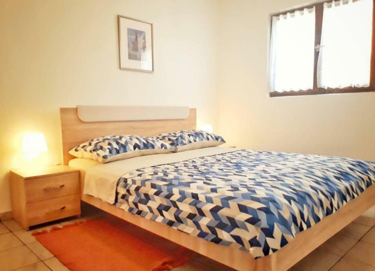 Apartmani Mia Liznjan Bagian luar foto