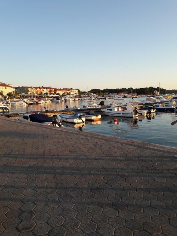 Apartmani Mia Liznjan Bagian luar foto