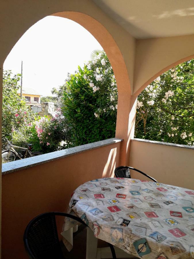 Apartmani Mia Liznjan Bagian luar foto
