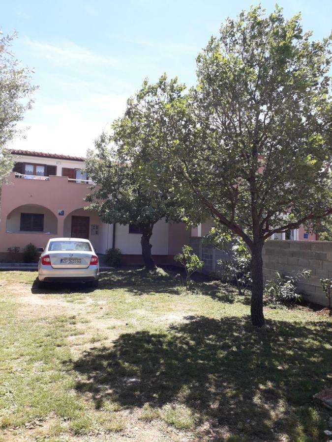 Apartmani Mia Liznjan Bagian luar foto