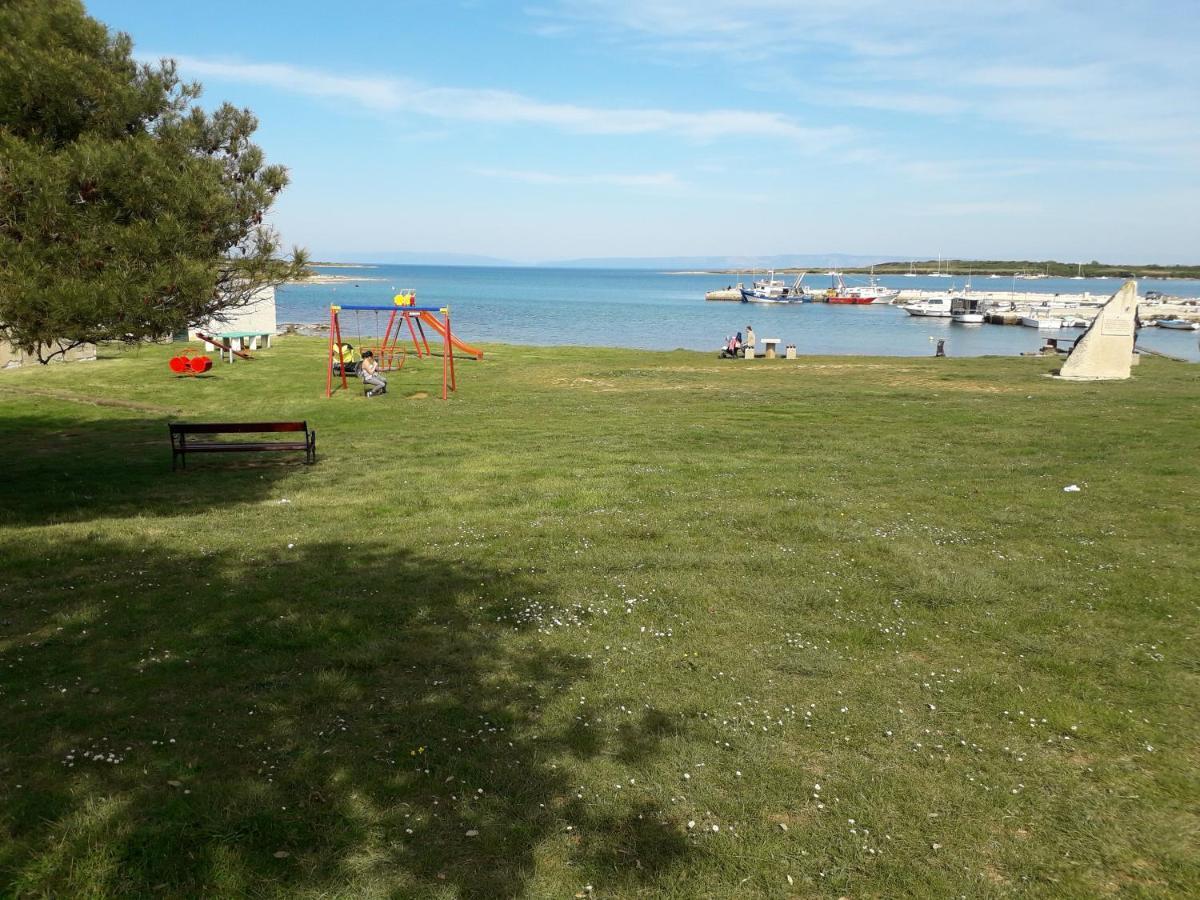 Apartmani Mia Liznjan Bagian luar foto